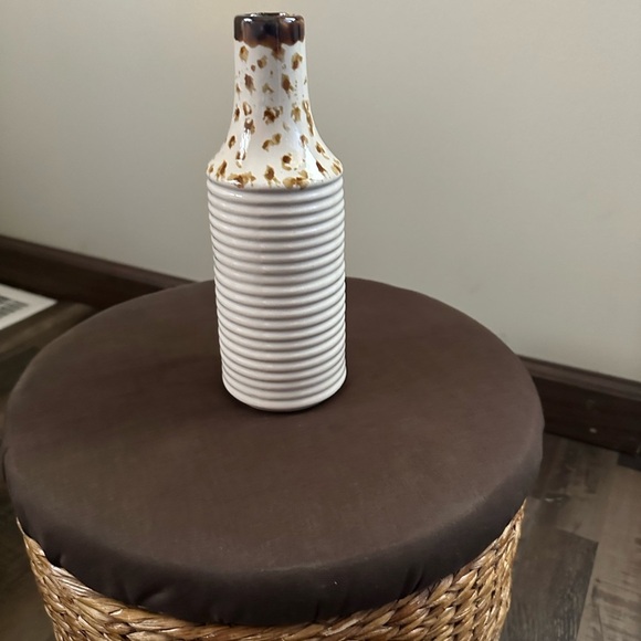 Elegant Cream and Brown Ceramic Vase Set - Picture 3 of 3